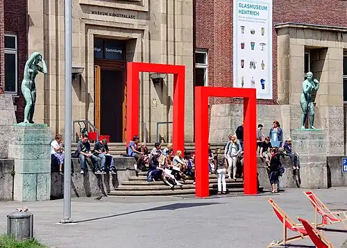 Entrance Western wing