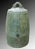 Nhật Tảo bronze bell cast in 948 by Hạ Từ Liêm blacksmith, contains Buddhist inscriptions and some earliest Vietnamese Nôm script characters