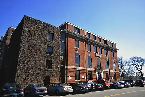 "Number Six Club" (St. Anthony Hall Tau chapter) at MIT, 2004