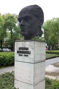 The bust of Stefan Żerosmki by Stanisław Sikora.