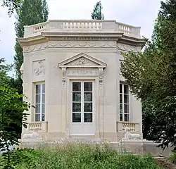 Louis XVI style pediment of the Belvédère, part of the Petit Trianon, by Richard Mique, completed in 1781[22]