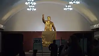 A statue of Kim Il Sung at Kaesŏn Station