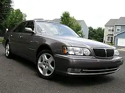 1999–2001, updated front (Q45t pictured with five-spoke alloy wheels)