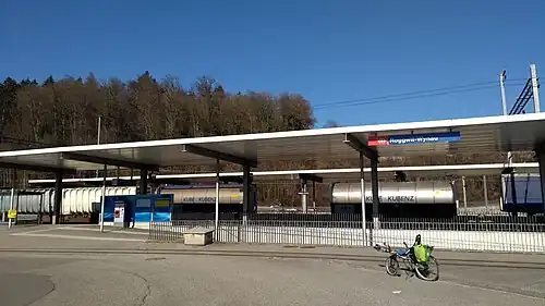 Canopy-covered platform