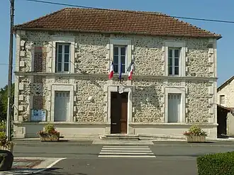 The town hall in Rouzède
