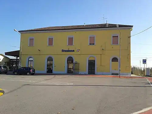 The passenger building.