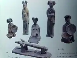 The maidservant figurines (女仆俑)