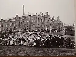 The Finnish-speaking population in the city increased sharply when the tobacco factory expanded and was in great need of labor.