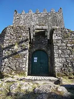 Main gate of Lindoso Castle and its drawbridge.