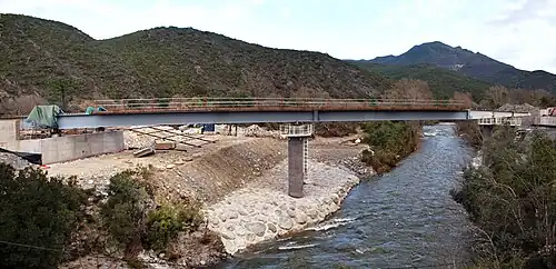 Construction of the new Ajiunta Bridge, carrying the RN200 road over the Vecchio river, between Venaco and Noceta