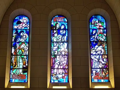 Right transept windows:"Flight in Egypt", "Jesus among the Doctors of Law", "The Holy Family"