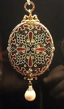 Enamelled cover of an English locket, 1630s, with miniature of the Royalist general Sir Bevil Grenville, WB.168